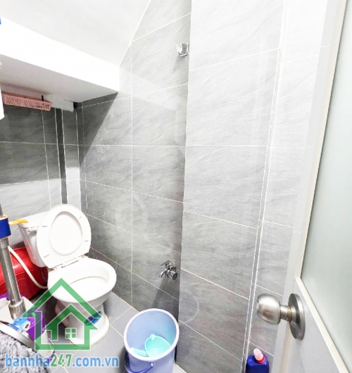 CHỈ NHỈNH 2 TỶ – 100M RA GÒ DẦU  - MT ĐƯỜNG 6M  – 2 TẦNG – DÒNG TIỀN 6TR/THÁNG Diện tích: 16m² vuông vức. Kết cấu: 2 tầng, gồm 1PN, 2WC, có ban công thoáng mát. 