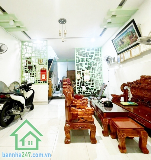 NHỈNH 7 TỶ – MẶT TIỀN ĐƯỜNG SỐ 12 – BÌNH TÂN GIÁP TÂN PHÚ – 100M² – 4 TẦNG – 4PN – NỞ HẬU TÀI LỘC Diện tích: 4,7m nở hậu 4,9m, dài 20m. Kết cấu: 1 trệt, 2 lầu, sân thượng BTCT chắc chắn. Gồm sân để ô tô, phòng khách, 4PN có WC khép kín, phòng thờ, giếng t