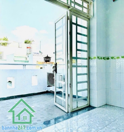 HẺM XE HƠI NGUYỄN TƯ GIẢN – 4 TẦNG – 41.2M² – CHỈ 5.35 TỶ Nhà BTCT kiên cố, thiết kế hiện đại, mới đẹp. Kết cấu: 1 trệt + 4 lầu, gồm 4PN, 3WC (có bồn tắm nằm cao cấp).