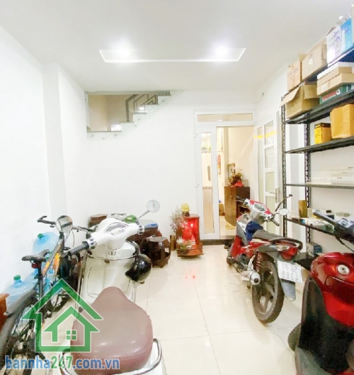 NHÀ MTKD BÀU CÁT – ĐỒNG ĐEN - 3PN, 2WC - KD ĐA NGÀNH NGHỀ.  Diện tích 57m² (4.1 x 14m) Kết cấu: 1 trệt, 2 lầu, 3PN, 2WC – Nhà mới đẹp Mặt tiền đường 15m, vỉa hè rộng 2m. 