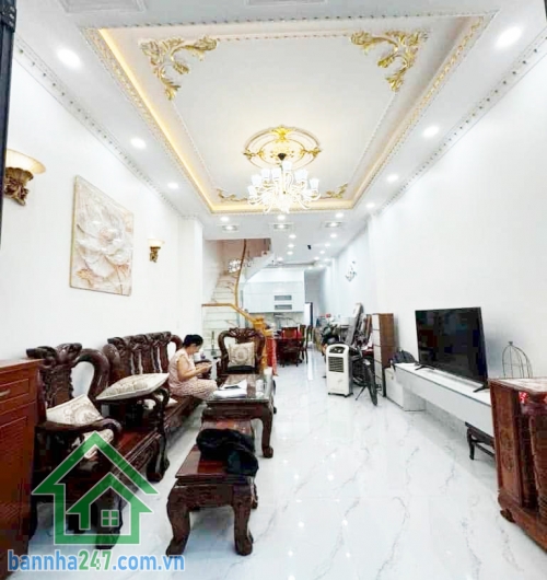 BÁN NHÀ ĐẸP 74M² – HẺM 5M – TÊN LỬA – BÌNH TÂN – GẦN AEON – CHỈ 6,2 TỶ Nhà 1 trệt 1 lầu, 3PN, 3WC, sân trước sau thoáng mát.   Diện tích 4 x 18.5m, sổ A4 vuông