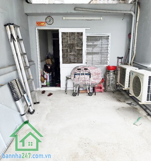 CHỈ 7,7 TỶ – NHÀ 3 TẦNG BTCT – NGAY MẶT TIỀN ĐỘI CUNG, QUẬN 11 – 71M2 NỞ HẬU Diện tích: 3 x 17m, nở hậu 7m. Kết cấu: 1 trệt 2 lầu, 3PN, 3 WC, 2 sân thượng, có thể cải tạo thêm PN.