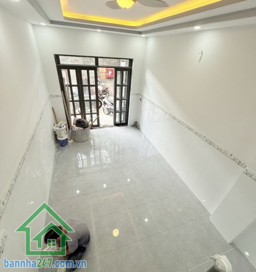 CHỈ 5 TỶ TL - BÁN NHÀ ÂU CƠ – NHÀ MỚI Ở NGAY – LÔ GÓC – HẺM XE HƠI DT: 46m², sổ A4, hoàn công đầy đủ. Kết cấu: 1 trệt 1 lầu, 4PN, 3WC, thoáng mát, có cửa hông.