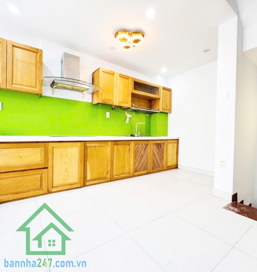 NHÀ MỚI – 4 TẦNG BTCT KIÊN CỐ – GIÁP TÂN PHÚ –3PN, 2WC. NHỈNH 4 TỶ Diện tích: 32m² (4x8m). Kết cấu: 1 trệt, 1 lửng, 2 lầu – 3PN, 2WC. Nhà đẹp, thiết kế hiện đại. 