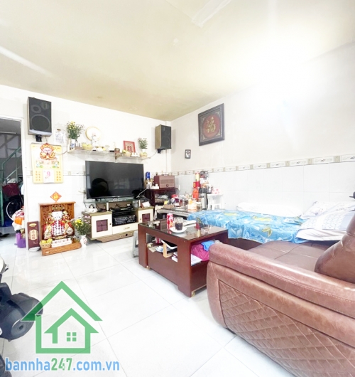 CHỈ 4.6 TỶ – NHÀ LÔ GÓC 2 MẶT HẺM 4M – TÂN PHÚ – 50M² – VỪA Ở VỪA KHAI THÁC CHO THUÊ * Diện tích: 4.1 x 12m, vuông vức. * Kết cấu: trệt, lửng, gồm 3PN, 3WC.