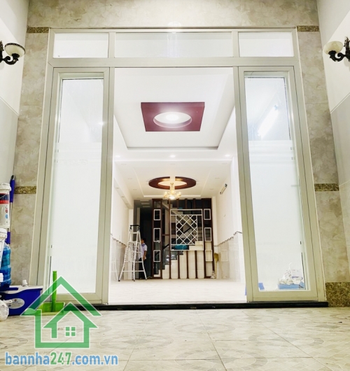 NHỈNH 6 TỶ - SIÊU PHẨM BÌNH TÂN – GIÁP TÂN PHÚ – NHÀ 2 TẦNG – 92m² – HẺM 6M - Ô TÔ VÀO NHÀ – CHỈ 7.05 TỶ Diện tích: 92m² (4 x 23m), sổ vuông vức. Kết cấu: 1 trệt, 1 lầu BTCT. 