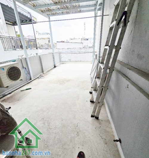 CHỈ 7,7 TỶ – NHÀ 3 TẦNG BTCT – NGAY MẶT TIỀN ĐỘI CUNG, QUẬN 11 – 71M2 NỞ HẬU Diện tích: 3 x 17m, nở hậu 7m. Kết cấu: 1 trệt 2 lầu, 3PN, 3 WC, 2 sân thượng, có thể cải tạo thêm PN.