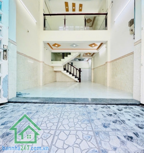 HẺM XE HƠI NGUYỄN TƯ GIẢN – 4 TẦNG – 41.2M² – CHỈ 5.35 TỶ Nhà BTCT kiên cố, thiết kế hiện đại, mới đẹp. Kết cấu: 1 trệt + 4 lầu, gồm 4PN, 3WC (có bồn tắm nằm cao cấp).
