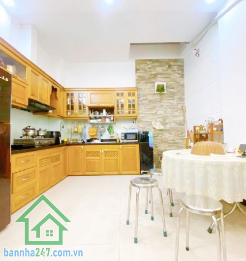 NHÀ MTKD BÀU CÁT – ĐỒNG ĐEN - 3PN, 2WC - KD ĐA NGÀNH NGHỀ.  Diện tích 57m² (4.1 x 14m) Kết cấu: 1 trệt, 2 lầu, 3PN, 2WC – Nhà mới đẹp Mặt tiền đường 15m, vỉa hè rộng 2m. 