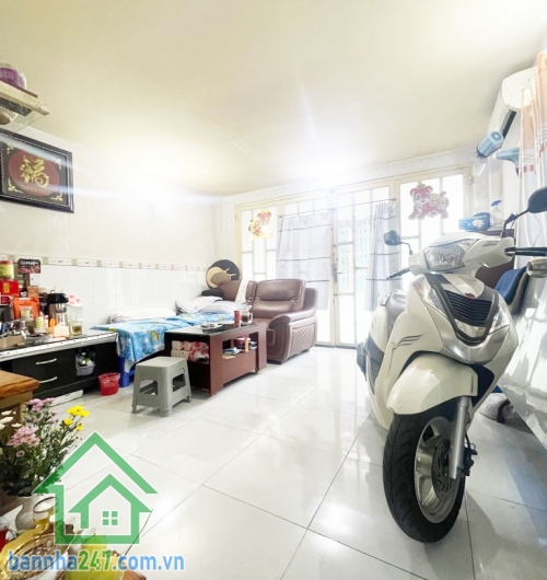 CHỈ 4.6 TỶ – NHÀ LÔ GÓC 2 MẶT HẺM 4M – TÂN PHÚ – 50M² – VỪA Ở VỪA KHAI THÁC CHO THUÊ * Diện tích: 4.1 x 12m, vuông vức. * Kết cấu: trệt, lửng, gồm 3PN, 3WC.