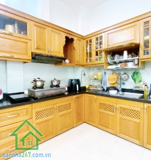 NHÀ MTKD BÀU CÁT – ĐỒNG ĐEN - 3PN, 2WC - KD ĐA NGÀNH NGHỀ.  Diện tích 57m² (4.1 x 14m) Kết cấu: 1 trệt, 2 lầu, 3PN, 2WC – Nhà mới đẹp Mặt tiền đường 15m, vỉa hè rộng 2m. 
