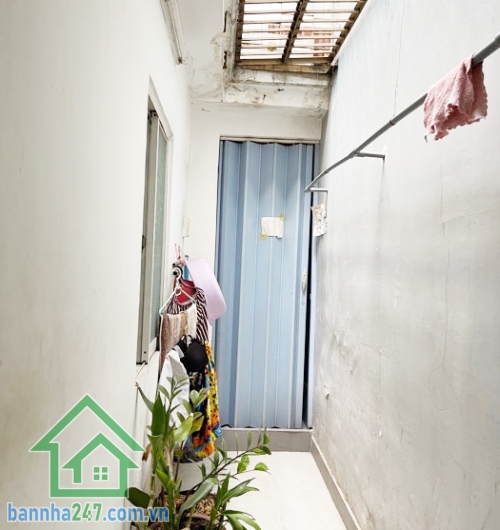 CHỈ 15.5 TỶ – MẶT TIỀN KHU VIP BÀU CÁT – TÂN BÌNH Diện tích hiếm: 99m² (4x25m). Chính chủ, chưa qua đầu tư – giá trị thật. Kết cấu: 1 trệt, 1 lửng, 4PN