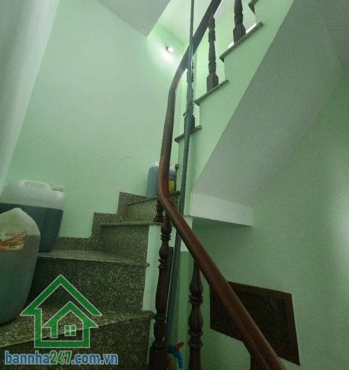CHỈ 5, 06 TỶ - NHÀ ĐẸP 5 TẦNG – HẺM 3.5M THÔNG – 100M RA TÂN KỲ TÂN QUÝ – DTSD 153M2 Diện tích sổ: 38.2m2 (3.9 x 9.8m), diện tích sử dụng 153m2. Kết cấu:  5 tầng, 3 phòng ngủ, 3 WC, phòng thờ, kho chứa, sân thượng thoáng mát, có sẵn nội thất. 
