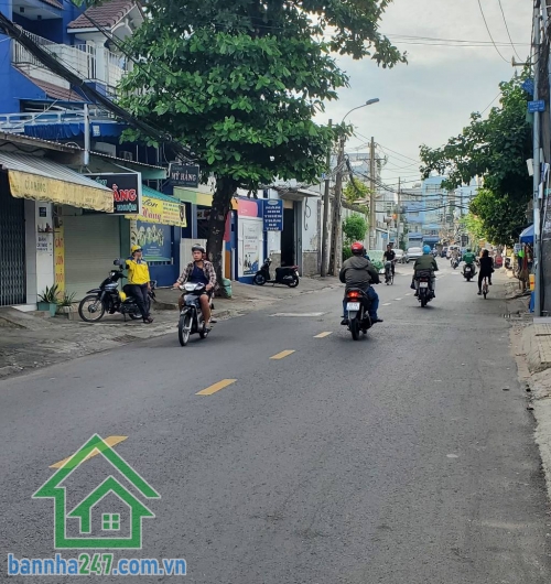 CHỈ 5 TỶ TL – GÓC 2 MẶT TIỀN KINH DOANH – KHUÔNG VIỆT TÂN PHÚ, GIÁP Q11. Diện tích: 25.7m2 (4.6 x 6m), vuông vức. Kết cấu: 1 trệt, 1 lửng, gồm 2PN – 2WC. 