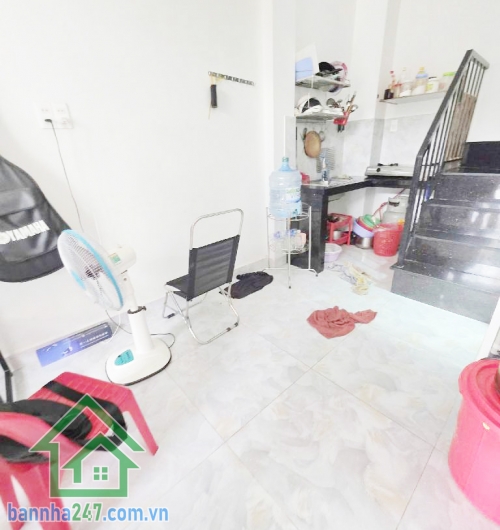 CHỈ NHỈNH 2 TỶ – 100M RA GÒ DẦU  - MT ĐƯỜNG 6M  – 2 TẦNG – DÒNG TIỀN 6TR/THÁNG Diện tích: 16m² vuông vức. Kết cấu: 2 tầng, gồm 1PN, 2WC, có ban công thoáng mát. 