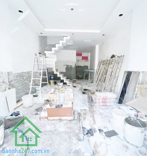 CHỈ HƠN 3 TỶ – NHÀ 2 TẦNG – HẺM XE HƠI TỚI CỬA Ngay Chiến Lược – Tân Hoà Đông – Bình Tân – Sát AEON Mall DT: 36m² (4x9m) – Nhà mới xây 100% Kết cấu: 1 trệt 1 lầu. 2PN, 2WC