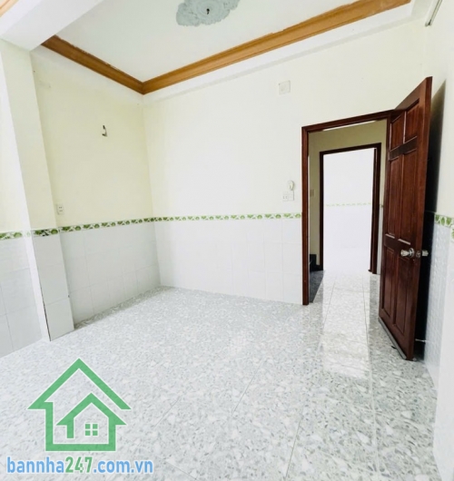 HẺM XE HƠI NGUYỄN TƯ GIẢN – 4 TẦNG – 41.2M² – CHỈ 5.35 TỶ Nhà BTCT kiên cố, thiết kế hiện đại, mới đẹp. Kết cấu: 1 trệt + 4 lầu, gồm 4PN, 3WC (có bồn tắm nằm cao cấp).