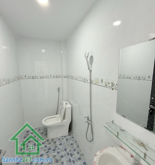 CHỈ 5 TỶ TL - BÁN NHÀ ÂU CƠ – NHÀ MỚI Ở NGAY – LÔ GÓC – HẺM XE HƠI DT: 46m², sổ A4, hoàn công đầy đủ. Kết cấu: 1 trệt 1 lầu, 4PN, 3WC, thoáng mát, có cửa hông.
