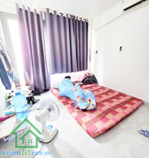 CHỈ NHỈNH 2 TỶ – 100M RA GÒ DẦU  - MT ĐƯỜNG 6M  – 2 TẦNG – DÒNG TIỀN 6TR/THÁNG Diện tích: 16m² vuông vức. Kết cấu: 2 tầng, gồm 1PN, 2WC, có ban công thoáng mát. 