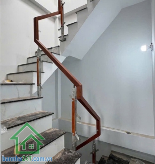 4,7 TỶ - SIÊU PHẨM NHÀ PHỐ – KÊNH TÂN HÓA – 3 TẦNG – Ở NGAY Nhà mới xây, kiên cố, không cần sửa chữa. Công năng: 2PN master, 3WC, phòng khách, bếp đầy đủ. 