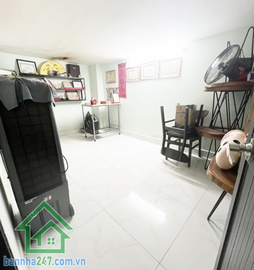 CHỈ 6,4 TỶ - MTKD ĐƯỜNG RỘNG 10M – KHU BÀU CÁT, TÂN BÌNH - DT: 68m² (3.85x18m) - 3PN. Diện tích: 68m² (3.85x18m). Kết cấu: 1 trệt, 1 lửng, 3PN. Mặt tiền đường rộng 10m, có lề rộng 2m, để xe thoải mái