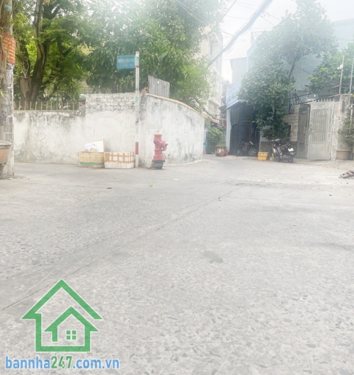 CHỈ 5 TỶ - SIÊU VỊ TRÍ – NHÀ 2 TẦNG – HẺM 5M XE HƠI – TÂN QUÝ, TÂN PHÚ Diện tích 45m² (4.05 x 12.5m). Thiết kế hiện đại: 1 trệt, 1 lửng, gác suốt – gồm 2PN, 2WC. 
