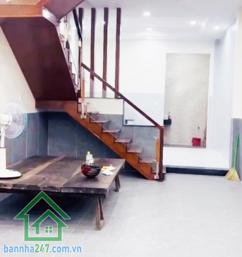 CHỈ 14,5 TỶ - MTKD ĐƯỜNG 10M – KHU BÀU CÁT, TÂN BÌNH Diện tích: 72m² (4x18m) – Kết cấu 1 trệt 1 lầu, 2PN, 2WC. Tầng trệt tiện kinh doanh, hiện đang cho thuê 20TR/tháng.