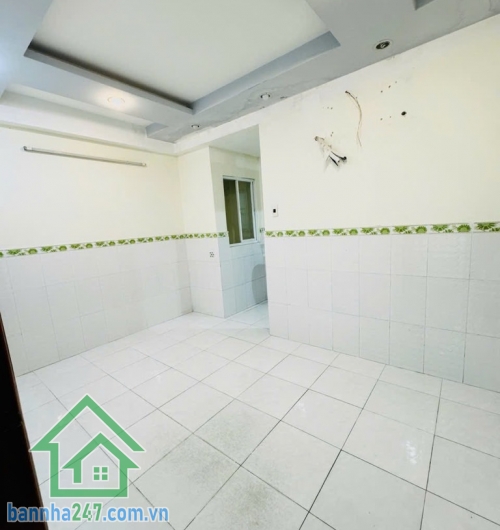 HẺM XE HƠI NGUYỄN TƯ GIẢN – 4 TẦNG – 41.2M² – CHỈ 5.35 TỶ Nhà BTCT kiên cố, thiết kế hiện đại, mới đẹp. Kết cấu: 1 trệt + 4 lầu, gồm 4PN, 3WC (có bồn tắm nằm cao cấp).