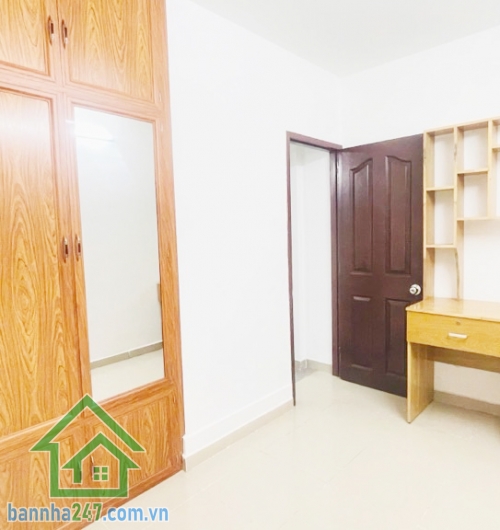 SIÊU HOT – NHÀ GIÁ 3 TỶ – 2 TẦNG MỚI ĐẸP – HẺM 3M THÔNG ÂU CƠ – TÂN PHÚ Kết cấu: 1 trệt 1 lầu, 2 phòng ngủ, phòng khách, bếp, ban công. Nhà mới tinh, khách mua xach va li vào ở ngay. 