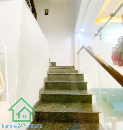 NHÀ MTKD BÀU CÁT – ĐỒNG ĐEN - 3PN, 2WC - KD ĐA NGÀNH NGHỀ.  Diện tích 57m² (4.1 x 14m) Kết cấu: 1 trệt, 2 lầu, 3PN, 2WC – Nhà mới đẹp Mặt tiền đường 15m, vỉa hè rộng 2m. 