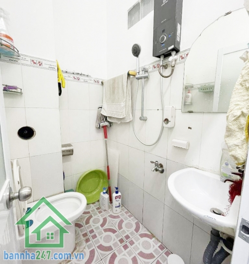 CHỈ 10,5 TỶ - NHÀ QUẬN 10 – 57M² – 4 TẦNG – 7PN – 7WC – HẺM Ô TÔ TRÁNH NHAU  Nhà xây BTCT chắc chắn, 4 tầng, phù hợp gia đình đông người hoặc khai thác cho thuê. Hẻm xe tải tránh. 