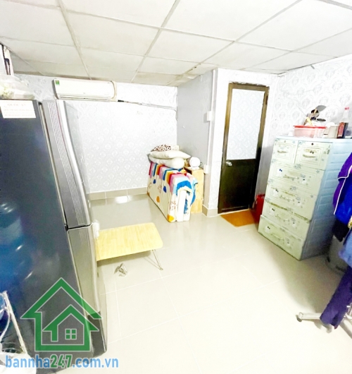 GIÁ 4.5 TỶ (TL) - NHÀ TÂN PHÚ – 56M² – 2 TẦNG – 6PN - 6WC– CHO THUÊ DÒNG TIỀN 15TR/THÁNG. * Diện tích: 56m² (4x14), sổ nở hậu nhẹ. * Kết cấu: 2 tầng kiên cố,. Tương lai ra mặt tiền công viên Hiền Vương. 