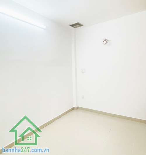 SIÊU HOT – NHÀ GIÁ 3 TỶ – 2 TẦNG MỚI ĐẸP – HẺM 3M THÔNG ÂU CƠ – TÂN PHÚ Kết cấu: 1 trệt 1 lầu, 2 phòng ngủ, phòng khách, bếp, ban công. Nhà mới tinh, khách mua xach va li vào ở ngay. 