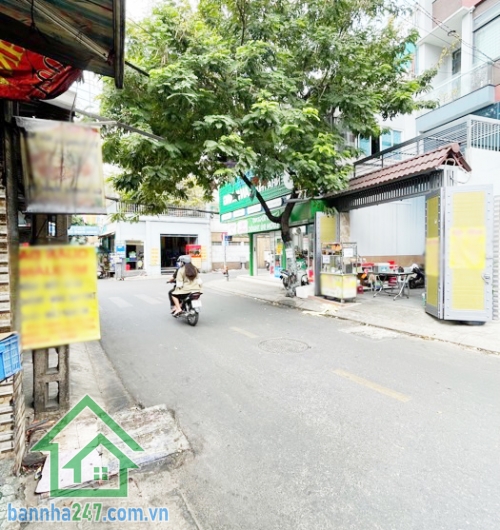 CHỈ 15.5 TỶ – MẶT TIỀN KHU VIP BÀU CÁT – TÂN BÌNH Diện tích hiếm: 99m² (4x25m). Chính chủ, chưa qua đầu tư – giá trị thật. Kết cấu: 1 trệt, 1 lửng, 4PN