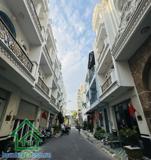 CHỈ 7.7 TỶ – NHÀ MỚI 5 TẦNG – KHU PHÂN LÔ DÂN TRÍ – GẦN AEON MALL BÌNH TÂN Diện tích đẹp, nhà mới toanh, 5 tầng kiên cố. Gồm 5 phòng ngủ vệ sinh khép kín, nội thất cao cấp do chủ tự xây để ở.