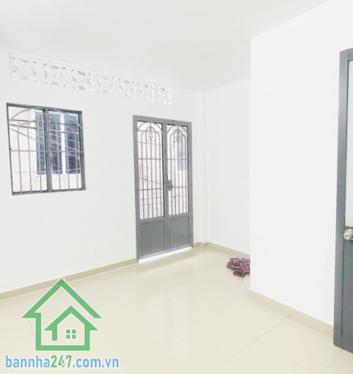 SIÊU HOT – NHÀ GIÁ 3 TỶ – 2 TẦNG MỚI ĐẸP – HẺM 3M THÔNG ÂU CƠ – TÂN PHÚ Kết cấu: 1 trệt 1 lầu, 2 phòng ngủ, phòng khách, bếp, ban công. Nhà mới tinh, khách mua xach va li vào ở ngay. 