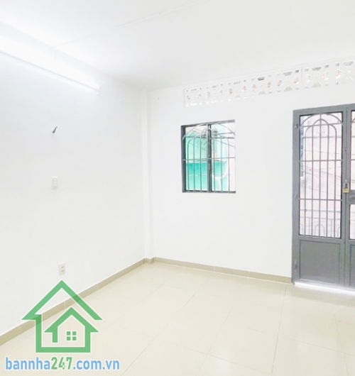 SIÊU HOT – NHÀ GIÁ 3 TỶ – 2 TẦNG MỚI ĐẸP – HẺM 3M THÔNG ÂU CƠ – TÂN PHÚ Kết cấu: 1 trệt 1 lầu, 2 phòng ngủ, phòng khách, bếp, ban công. Nhà mới tinh, khách mua xach va li vào ở ngay. 