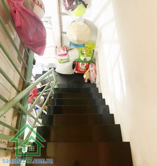 CHỈ 4.6 TỶ – NHÀ LÔ GÓC 2 MẶT HẺM 4M – TÂN PHÚ – 50M² – VỪA Ở VỪA KHAI THÁC CHO THUÊ * Diện tích: 4.1 x 12m, vuông vức. * Kết cấu: trệt, lửng, gồm 3PN, 3WC.