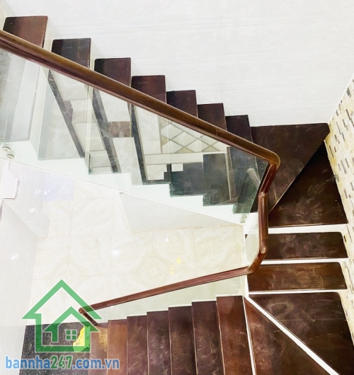 NHỈNH 6 TỶ - SIÊU PHẨM BÌNH TÂN – GIÁP TÂN PHÚ – NHÀ 2 TẦNG – 92m² – HẺM 6M - Ô TÔ VÀO NHÀ – CHỈ 7.05 TỶ Diện tích: 92m² (4 x 23m), sổ vuông vức. Kết cấu: 1 trệt, 1 lầu BTCT. 