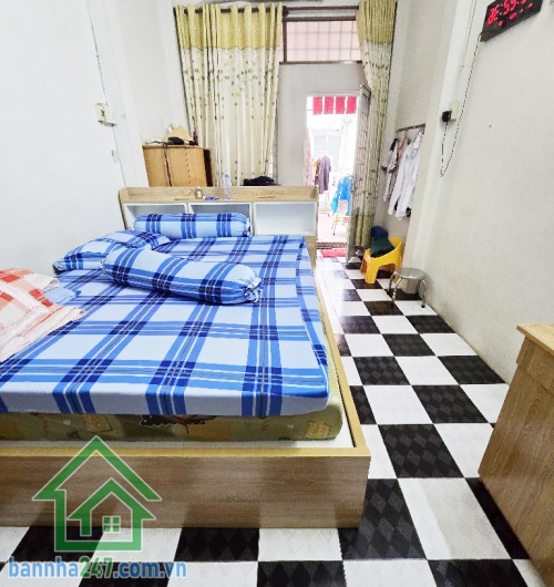 CHỈ 7,7 TỶ – NHÀ 3 TẦNG BTCT – NGAY MẶT TIỀN ĐỘI CUNG, QUẬN 11 – 71M2 NỞ HẬU Diện tích: 3 x 17m, nở hậu 7m. Kết cấu: 1 trệt 2 lầu, 3PN, 3 WC, 2 sân thượng, có thể cải tạo thêm PN.