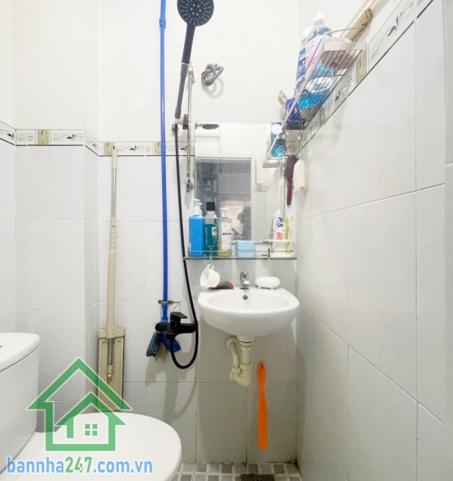 CHỈ 4.6 TỶ – NHÀ LÔ GÓC 2 MẶT HẺM 4M – TÂN PHÚ – 50M² – VỪA Ở VỪA KHAI THÁC CHO THUÊ * Diện tích: 4.1 x 12m, vuông vức. * Kết cấu: trệt, lửng, gồm 3PN, 3WC.