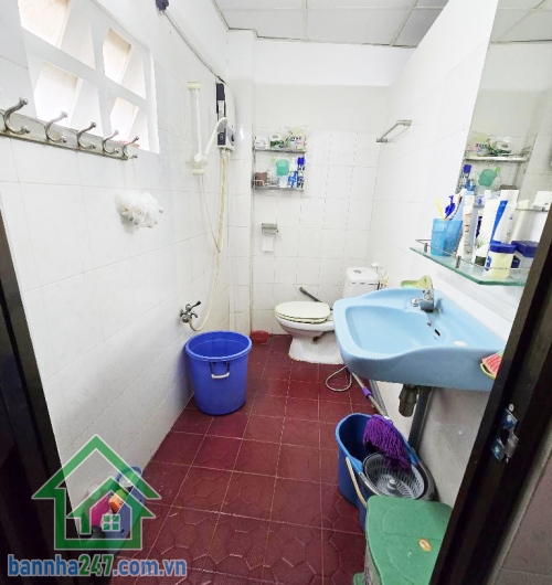 CHỈ 7,7 TỶ – NHÀ 3 TẦNG BTCT – NGAY MẶT TIỀN ĐỘI CUNG, QUẬN 11 – 71M2 NỞ HẬU Diện tích: 3 x 17m, nở hậu 7m. Kết cấu: 1 trệt 2 lầu, 3PN, 3 WC, 2 sân thượng, có thể cải tạo thêm PN.