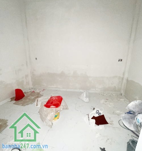CHỈ HƠN 3 TỶ – NHÀ 2 TẦNG – HẺM XE HƠI TỚI CỬA Ngay Chiến Lược – Tân Hoà Đông – Bình Tân – Sát AEON Mall DT: 36m² (4x9m) – Nhà mới xây 100% Kết cấu: 1 trệt 1 lầu. 2PN, 2WC