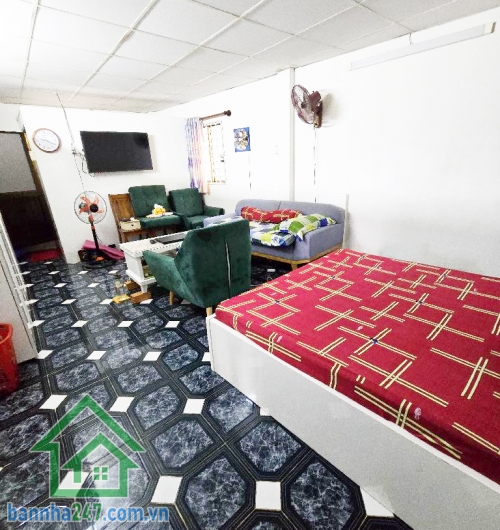 CHỈ 7,7 TỶ – NHÀ 3 TẦNG BTCT – NGAY MẶT TIỀN ĐỘI CUNG, QUẬN 11 – 71M2 NỞ HẬU Diện tích: 3 x 17m, nở hậu 7m. Kết cấu: 1 trệt 2 lầu, 3PN, 3 WC, 2 sân thượng, có thể cải tạo thêm PN.