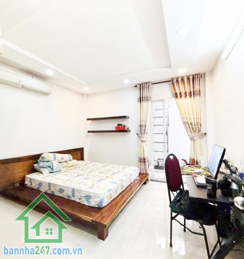 NHÀ MTKD BÀU CÁT – ĐỒNG ĐEN - 3PN, 2WC - KD ĐA NGÀNH NGHỀ.  Diện tích 57m² (4.1 x 14m) Kết cấu: 1 trệt, 2 lầu, 3PN, 2WC – Nhà mới đẹp Mặt tiền đường 15m, vỉa hè rộng 2m. 