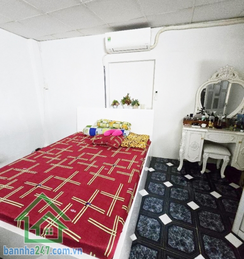 CHỈ 7,7 TỶ – NHÀ 3 TẦNG BTCT – NGAY MẶT TIỀN ĐỘI CUNG, QUẬN 11 – 71M2 NỞ HẬU Diện tích: 3 x 17m, nở hậu 7m. Kết cấu: 1 trệt 2 lầu, 3PN, 3 WC, 2 sân thượng, có thể cải tạo thêm PN.