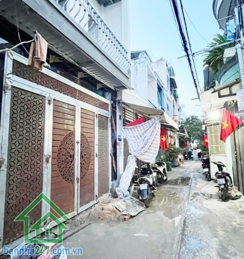 CHỈ HƠN 3 TỶ – NHÀ 2 TẦNG – HẺM XE HƠI TỚI CỬA Ngay Chiến Lược – Tân Hoà Đông – Bình Tân – Sát AEON Mall DT: 36m² (4x9m) – Nhà mới xây 100% Kết cấu: 1 trệt 1 lầu. 2PN, 2WC