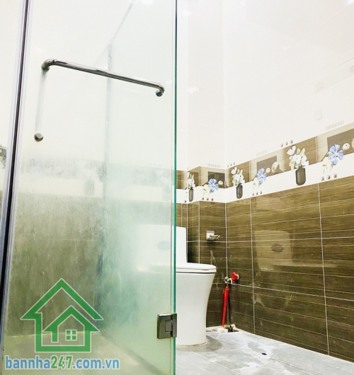 NHỈNH 6 TỶ - SIÊU PHẨM BÌNH TÂN – GIÁP TÂN PHÚ – NHÀ 2 TẦNG – 92m² – HẺM 6M - Ô TÔ VÀO NHÀ – CHỈ 7.05 TỶ Diện tích: 92m² (4 x 23m), sổ vuông vức. Kết cấu: 1 trệt, 1 lầu BTCT. 
