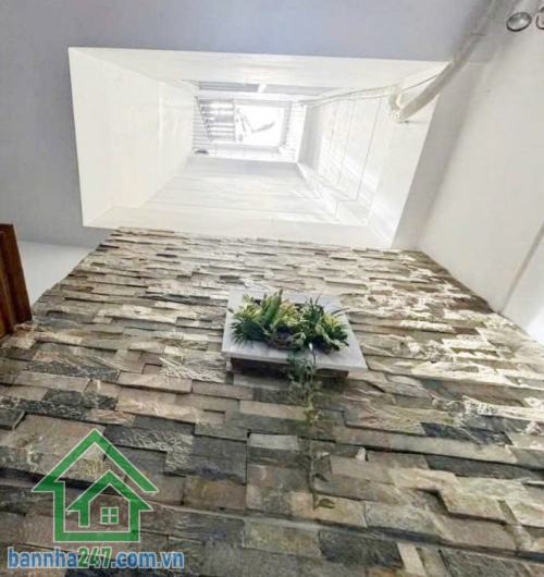 NHÀ MTKD BÀU CÁT – ĐỒNG ĐEN - 3PN, 2WC - KD ĐA NGÀNH NGHỀ.  Diện tích 57m² (4.1 x 14m) Kết cấu: 1 trệt, 2 lầu, 3PN, 2WC – Nhà mới đẹp Mặt tiền đường 15m, vỉa hè rộng 2m. 