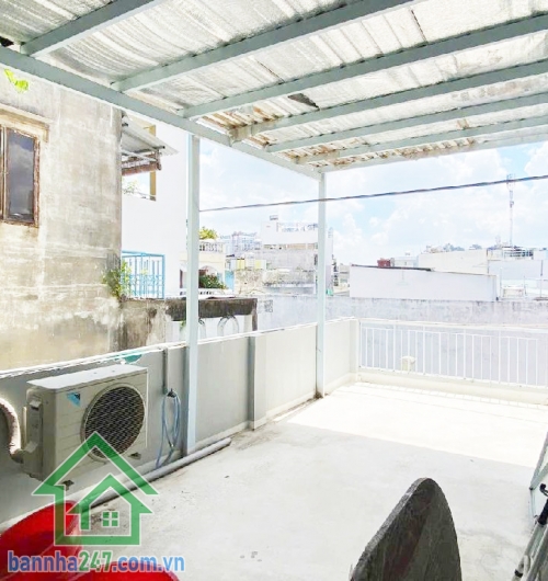 CHỈ 7,7 TỶ – NHÀ 3 TẦNG BTCT – NGAY MẶT TIỀN ĐỘI CUNG, QUẬN 11 – 71M2 NỞ HẬU Diện tích: 3 x 17m, nở hậu 7m. Kết cấu: 1 trệt 2 lầu, 3PN, 3 WC, 2 sân thượng, có thể cải tạo thêm PN.